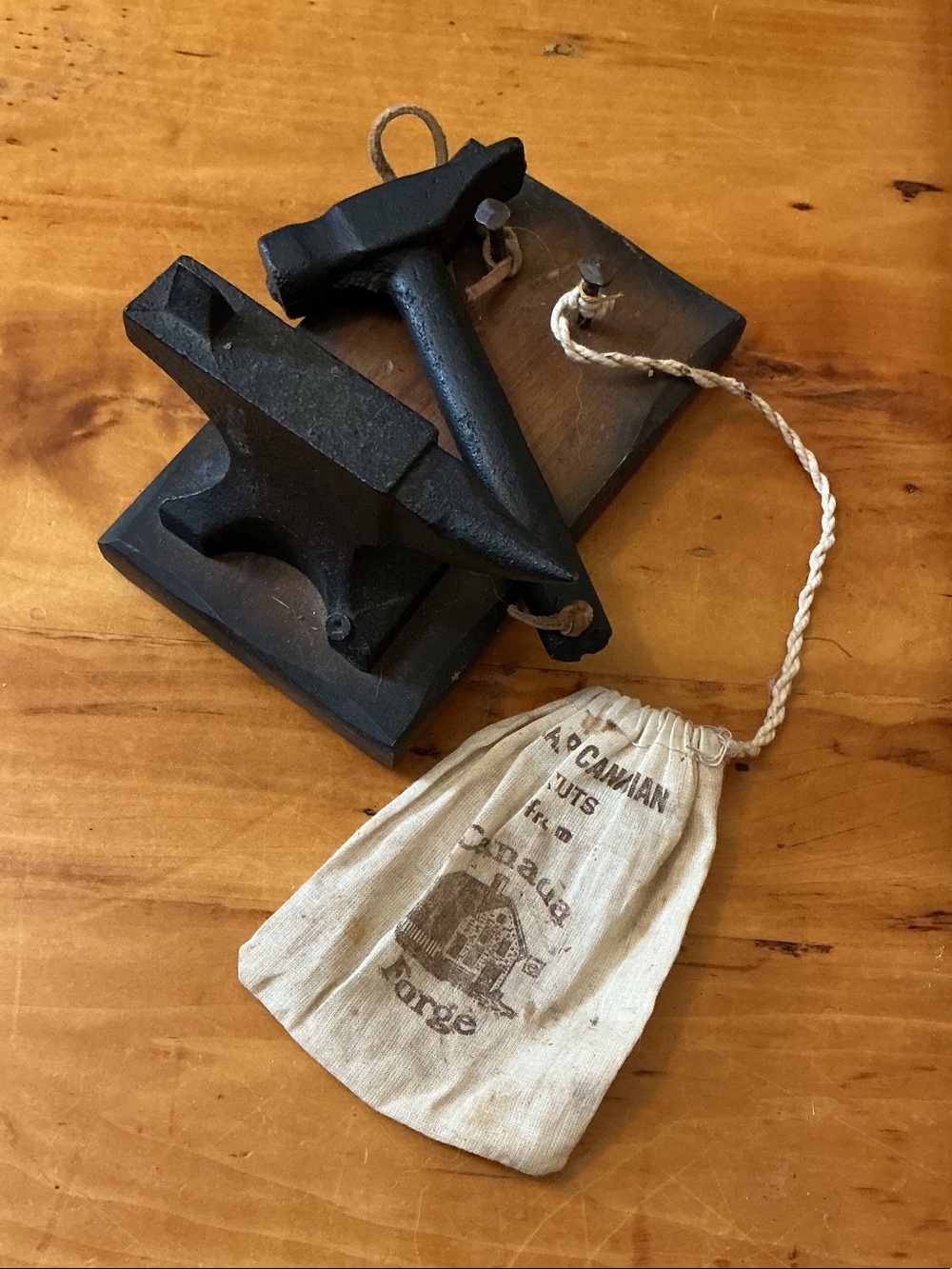 Canada Forge Mimiature Cast Iron Anvil & Hammer Early Canadian